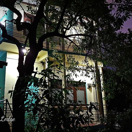 City Centre Lodge Ponnarankulama エクステリア 写真