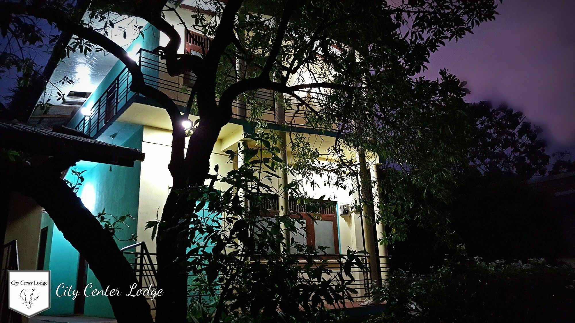 City Centre Lodge Ponnarankulama エクステリア 写真