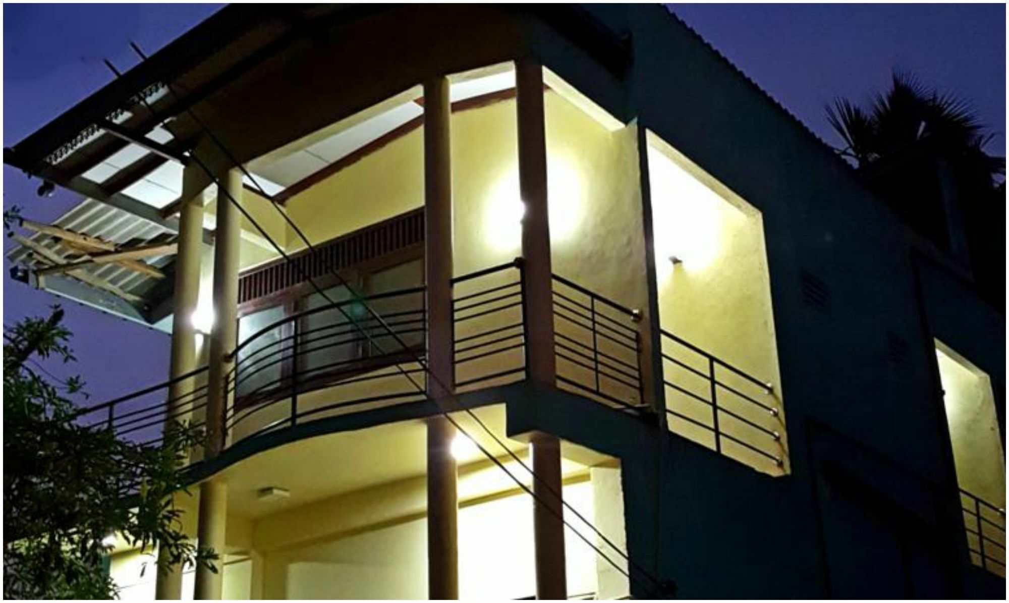 City Centre Lodge Ponnarankulama エクステリア 写真