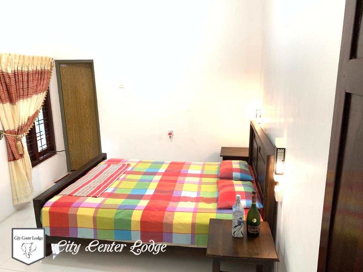 City Centre Lodge Ponnarankulama エクステリア 写真