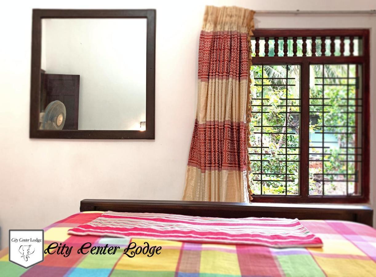 City Centre Lodge Ponnarankulama エクステリア 写真