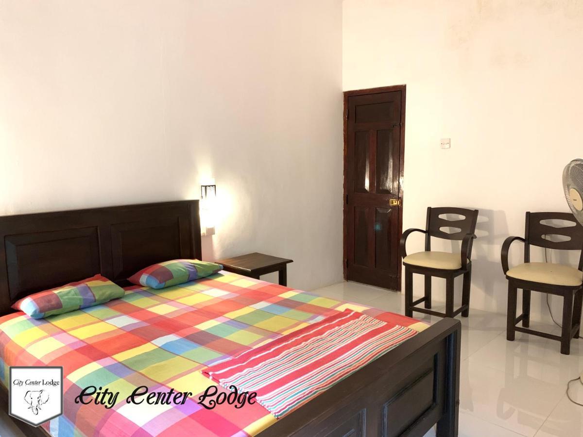 City Centre Lodge Ponnarankulama エクステリア 写真