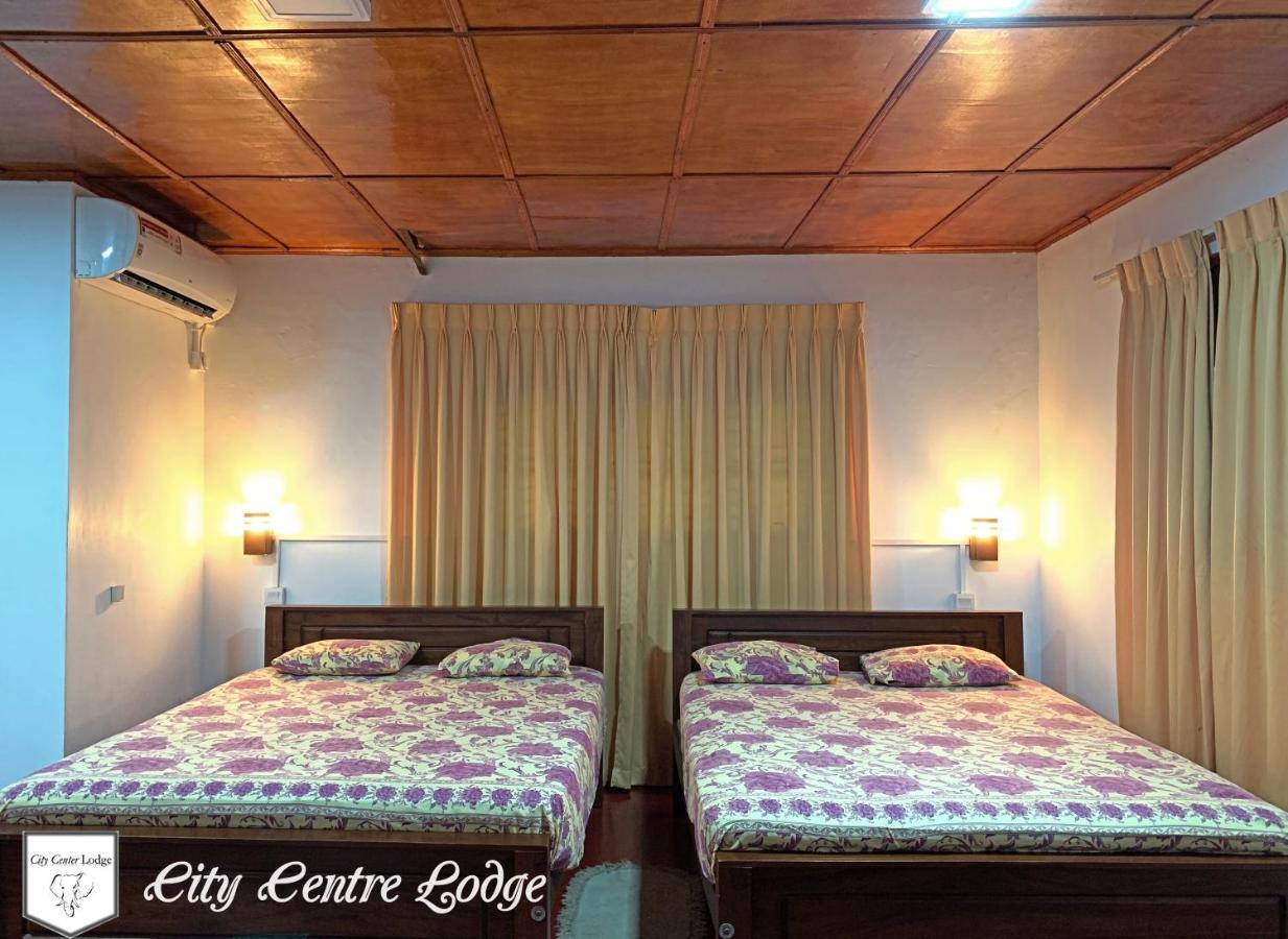 City Centre Lodge Ponnarankulama エクステリア 写真