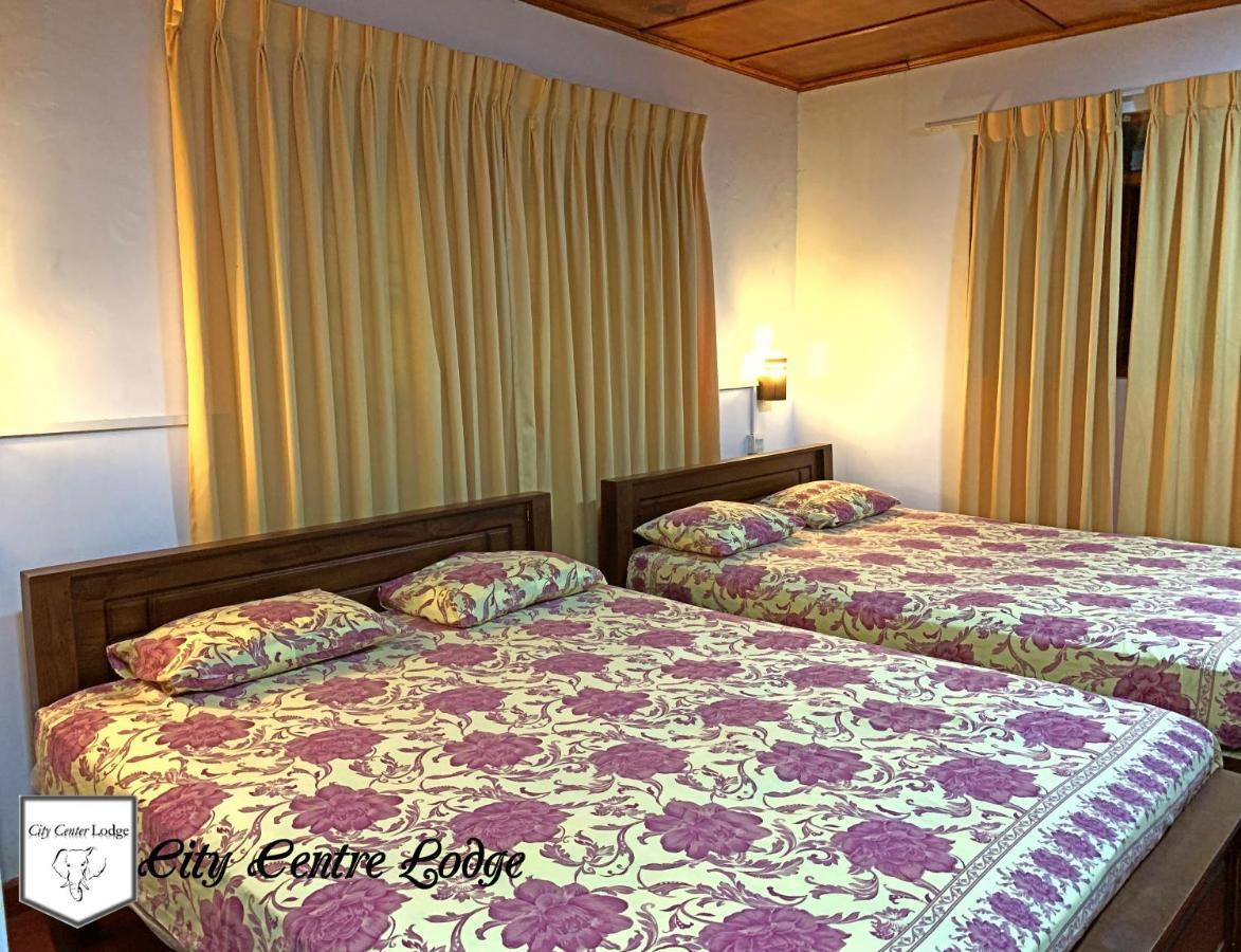 City Centre Lodge Ponnarankulama エクステリア 写真